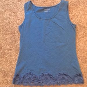 🌷Coldwater Creek tank w/flowered lace hem size S